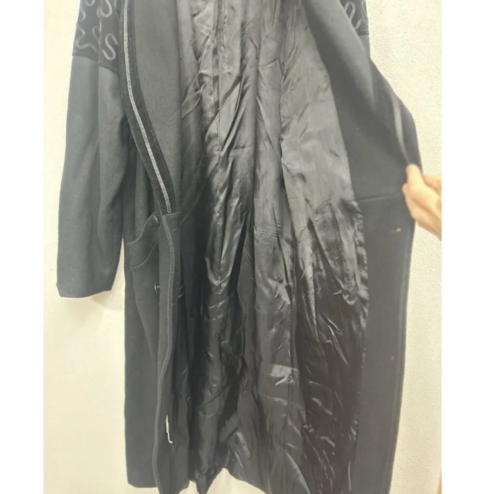 Elegant Black Double-Breasted Women's Trench Coat - Picture 6 of 10